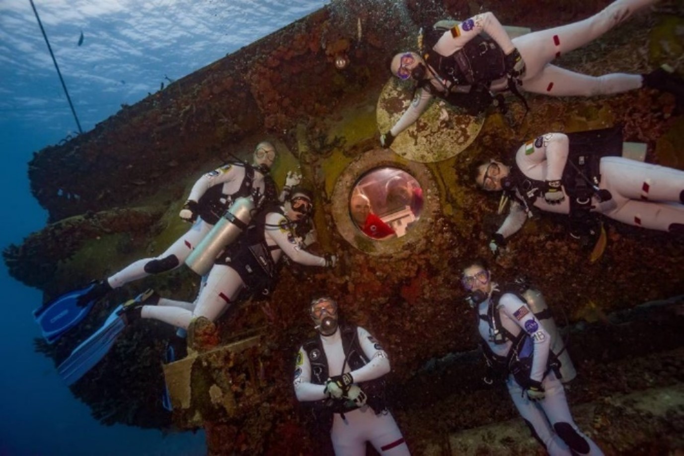 NASA Extreme Environment Mission Operations (NEEMO) crew, 60 feet below sea level off the coast of Key Largo, Florida ©NASA